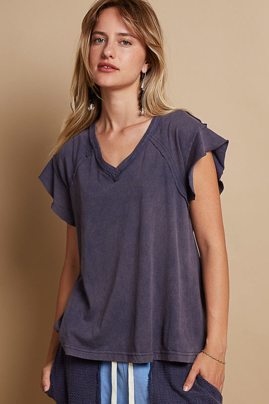 NAVY V-neck short sleeve regular fit top in cotton with ruffle sleeve, out seam detail, vintage washing, solid color.