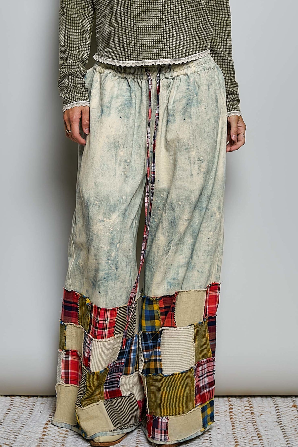 PATCHED MINEARL WASHED PANTS