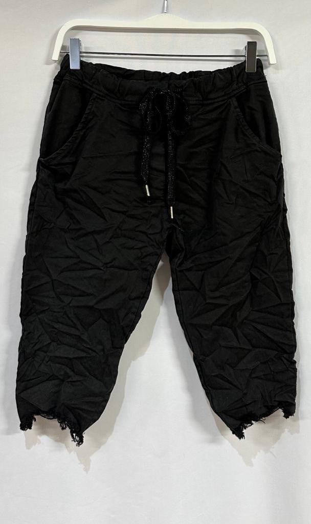 SOLID CRINKLE FRINGE HEM BERMUDA SHORTS IN BLACK AND WHITE