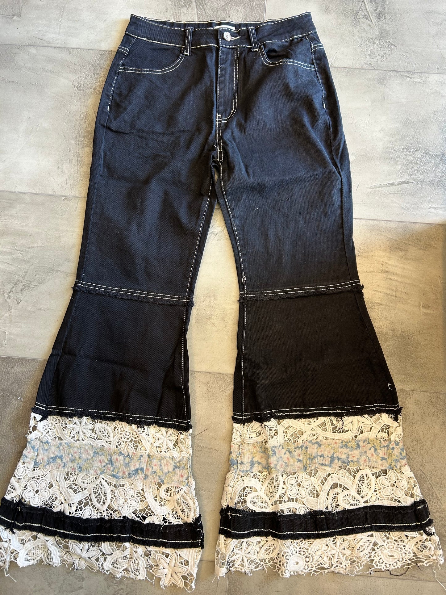 BLACK FLARED PANTS WITH LACE