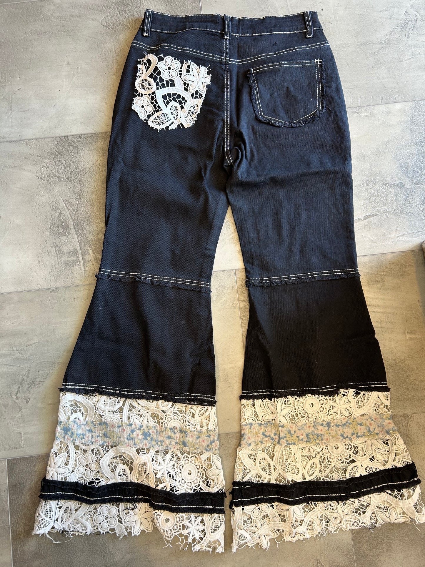 BLACK FLARED PANTS WITH LACE
