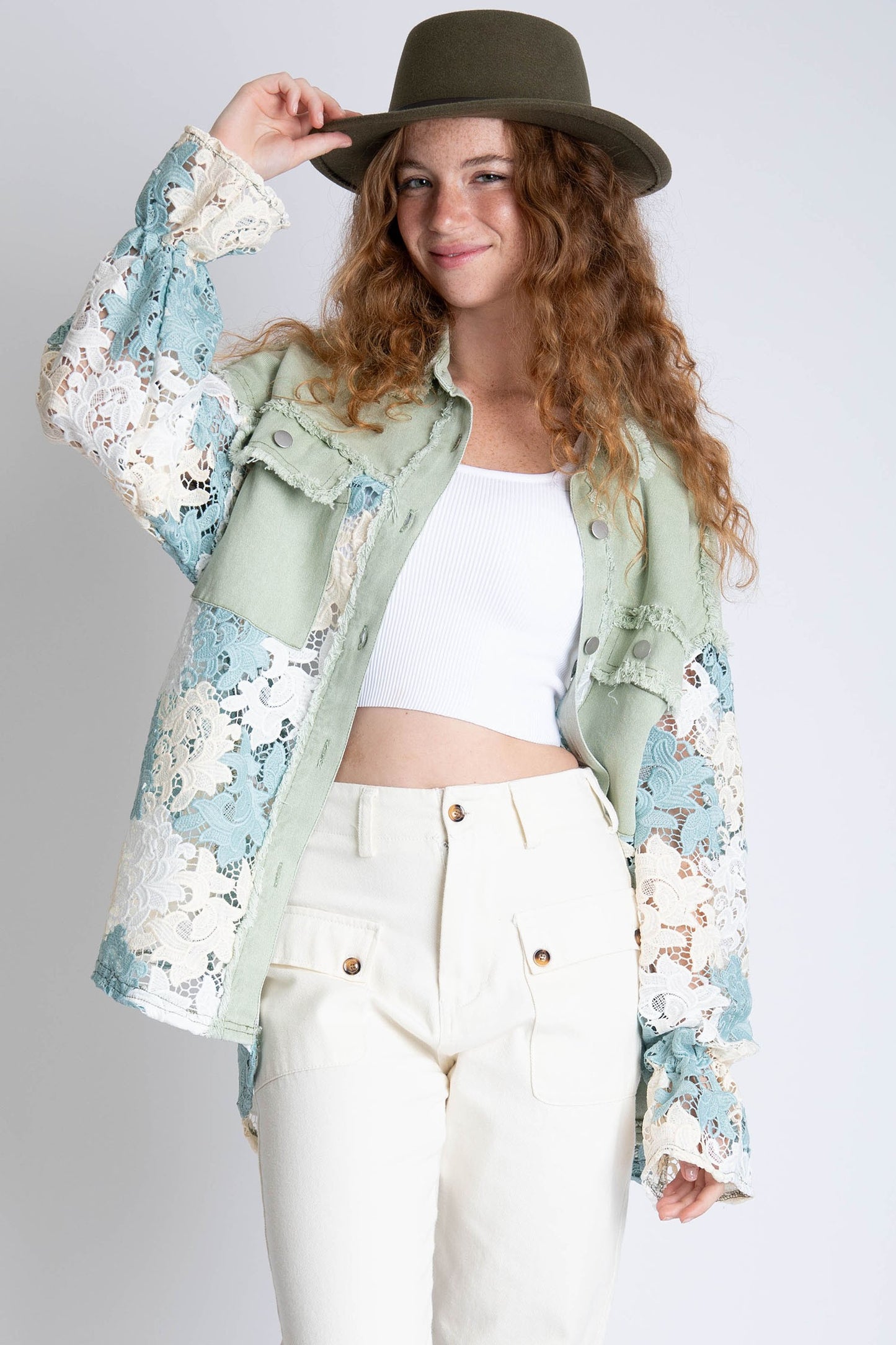FLOWER RAGGED LACE RAW HEM DENIM JACKET IN GREEN