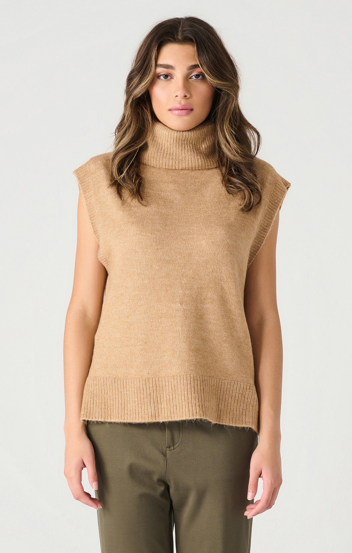 DEX TURTLENECK VEST IN CAMEL BEIGE