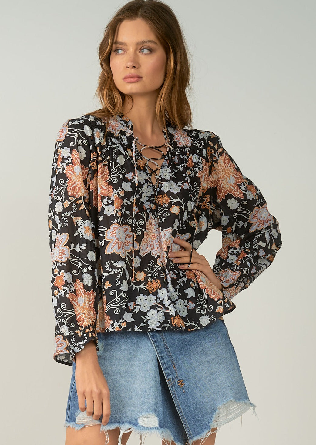 ELAN S22 BLACK BOTANICAL Top L/S Laceup Front
