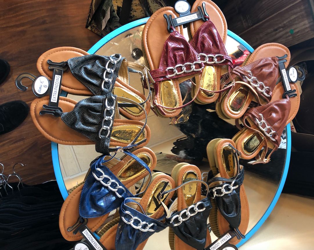 CHAIN SANDALS IN A VARIETY OF COLORS