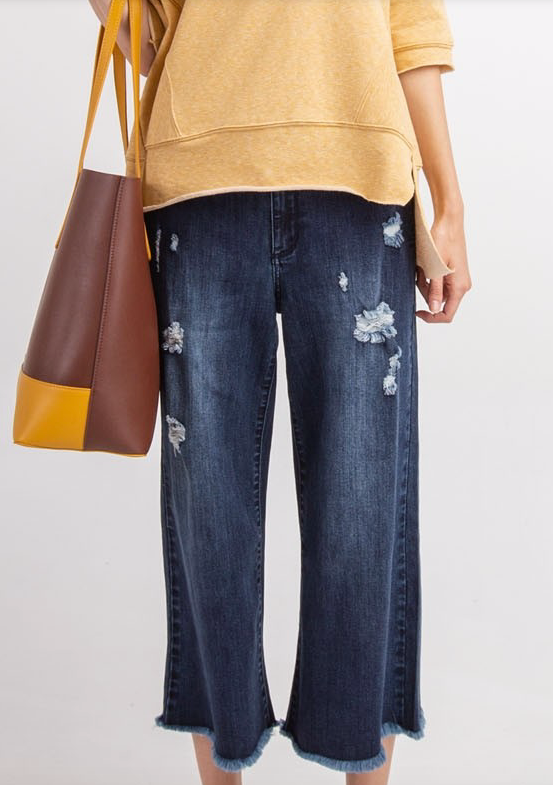 SELF DISTRESSED BOTTOM HEM WASHED CAPRI LENGTH DENIM PANTS