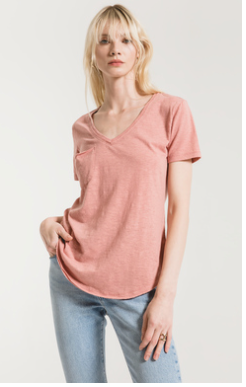 Z SUPPLY THE AIRY SLUB POCKET TEE IN BROWN ANS SAND