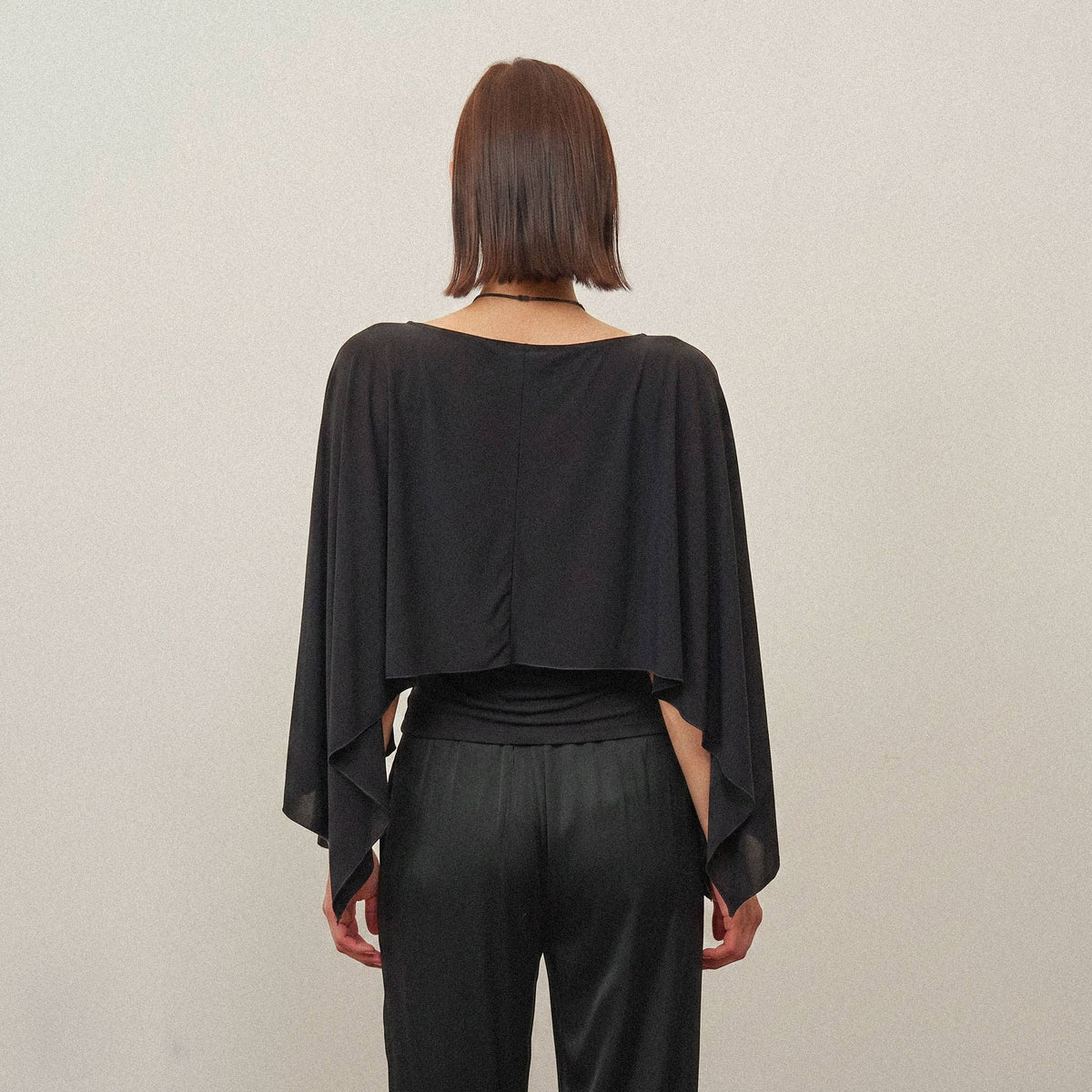 Cape top in black