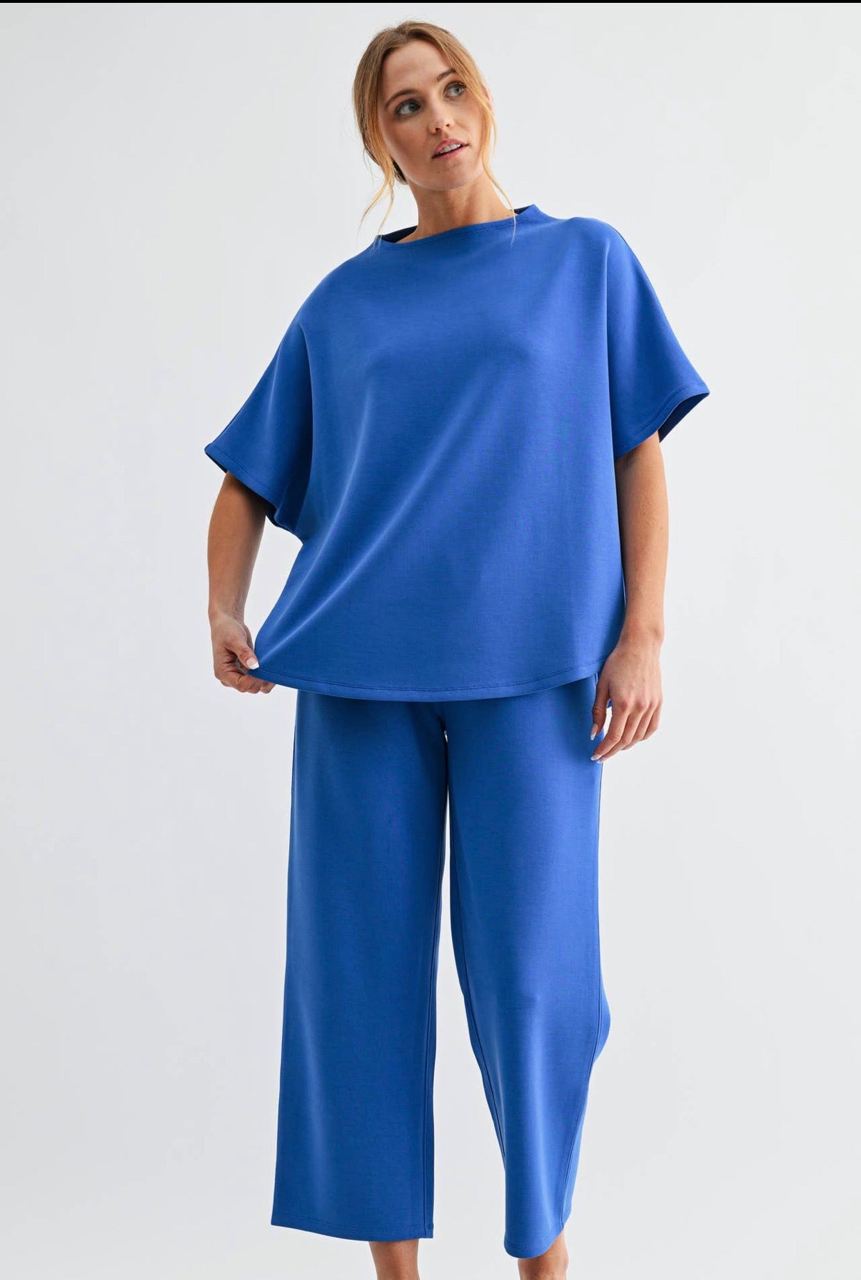 LAGUNA CASUAL COMFORT SET IN HALOGEN BLUE item is pictured in first pic other pics are just for reference to see the bottoms