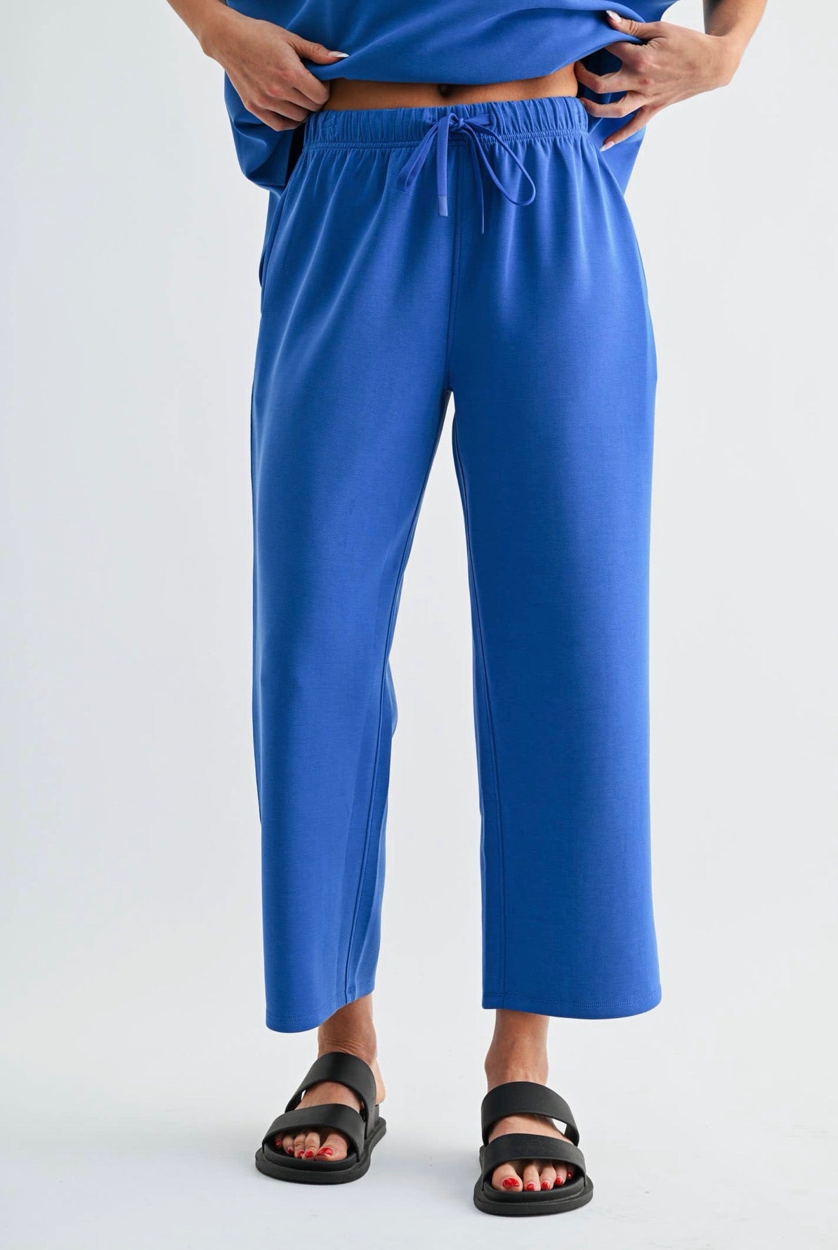 LAGUNA CASUAL COMFORT SET IN HALOGEN BLUE item is pictured in first pic other pics are just for reference to see the bottoms