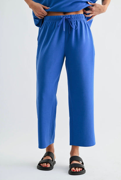 LAGUNA CASUAL COMFORT SET IN HALOGEN BLUE item is pictured in first pic other pics are just for reference to see the bottoms