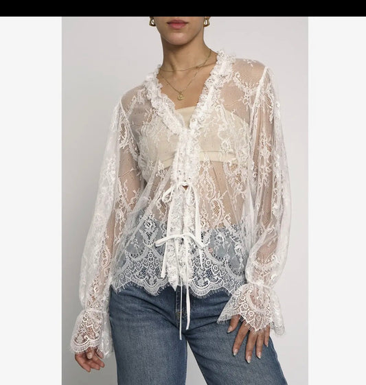 Lace tie, front blouse in beige