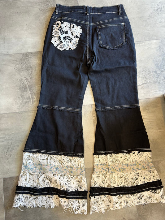 BLACK FLARED PANTS WITH LACE