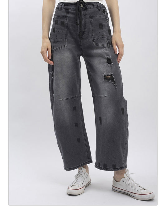 BLACK WASHED DISTRESSED BARREL JEAN