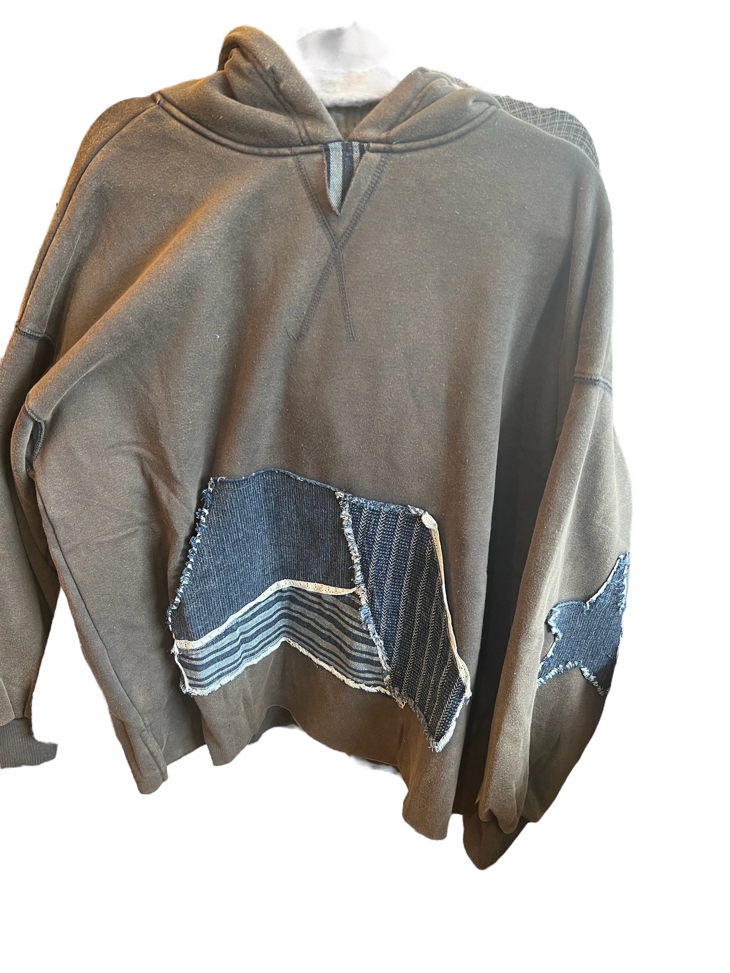 MINERal WASH HOODIE WITH STAR APPLIQUES