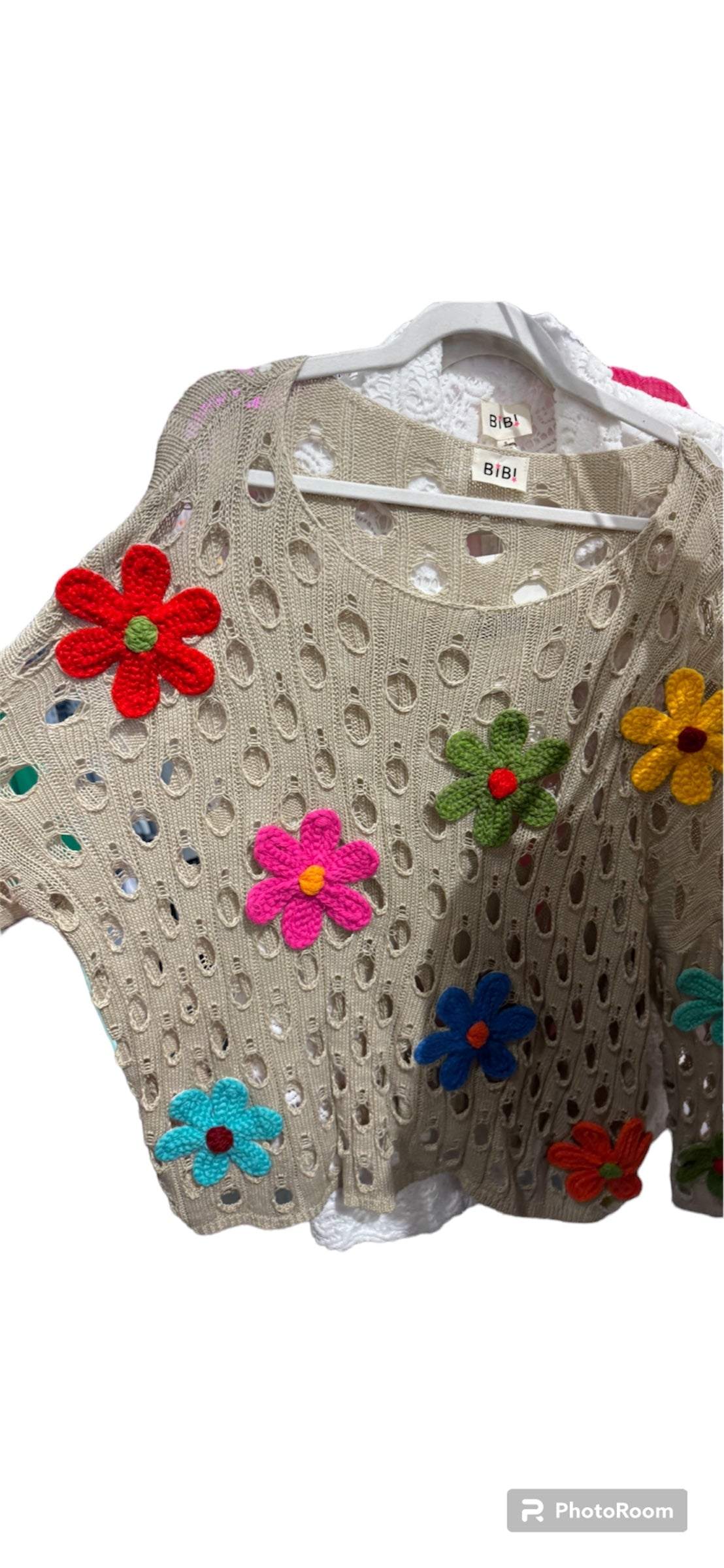 FLOWER APPLIQUE OATMEAL SWEATER