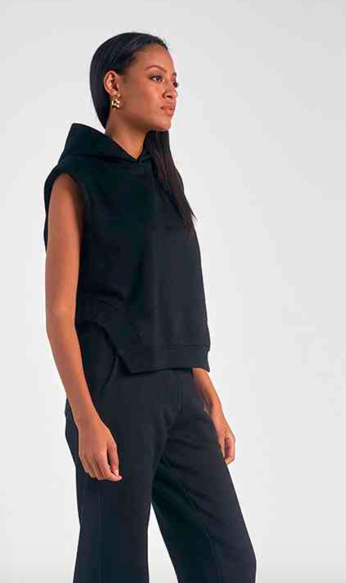 ELAN F23 Top Slvless Hoodie Crop IN BLACK