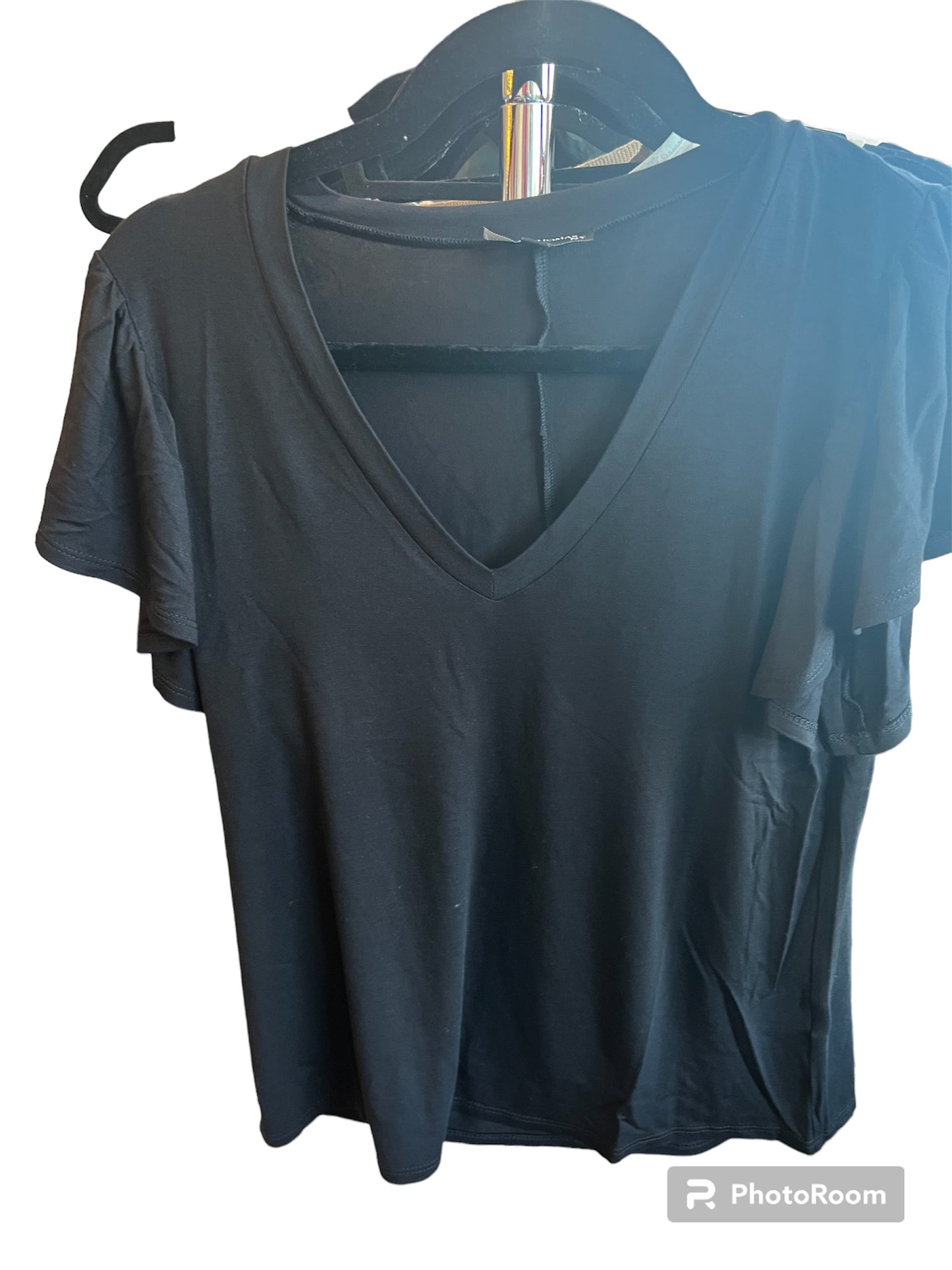 BLACK VNECK RUFFLE TSHIRT