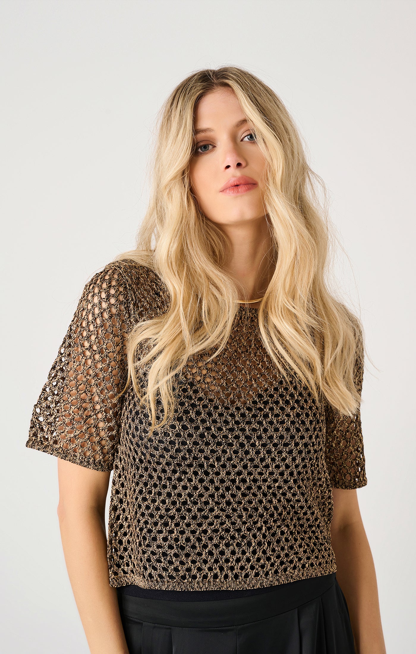 DEX SS OPEN-STITCH SWEATER TOP IN BRONZE