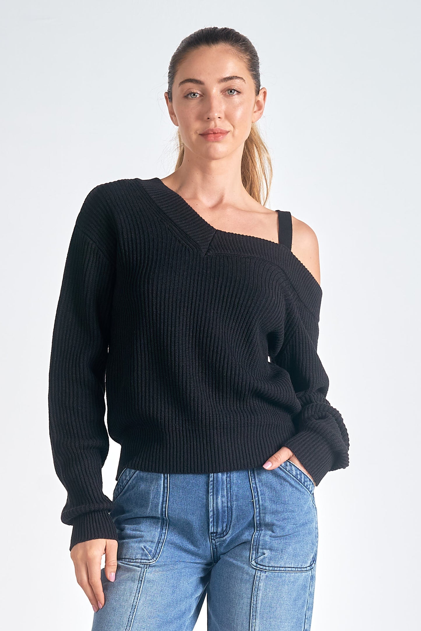 ELAN  Sweater Asymetrical  IN BLACK