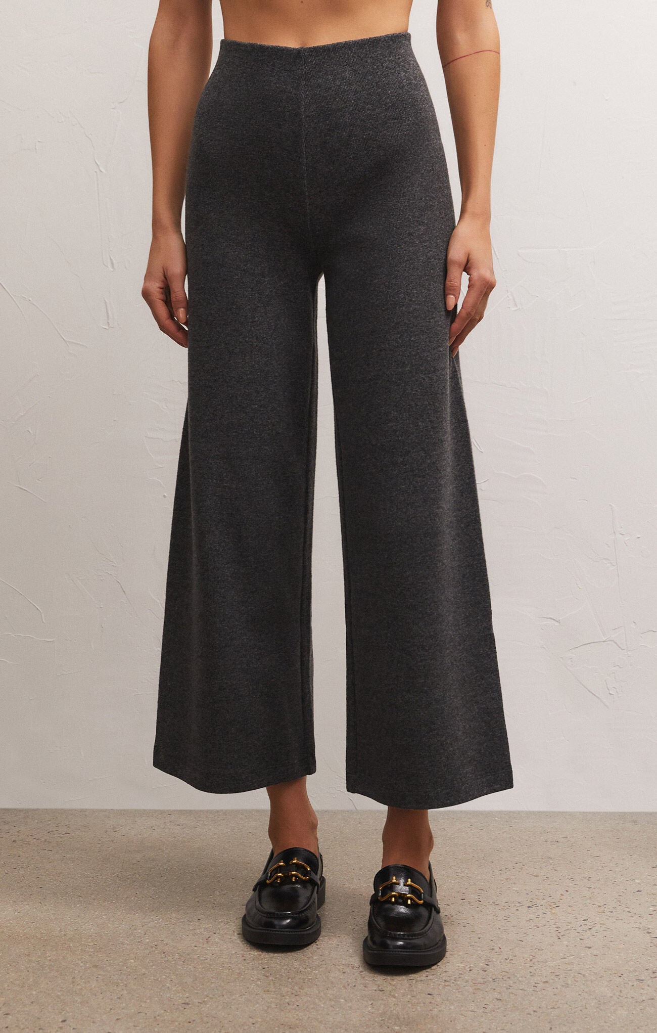 Z SUPPLY Delaney Brushed Rib Pant IN CHARCOAL