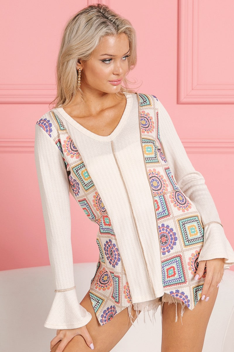 GRANNY SQUARE PRINT CONTRAST ANNIE RIB V NECK TOP