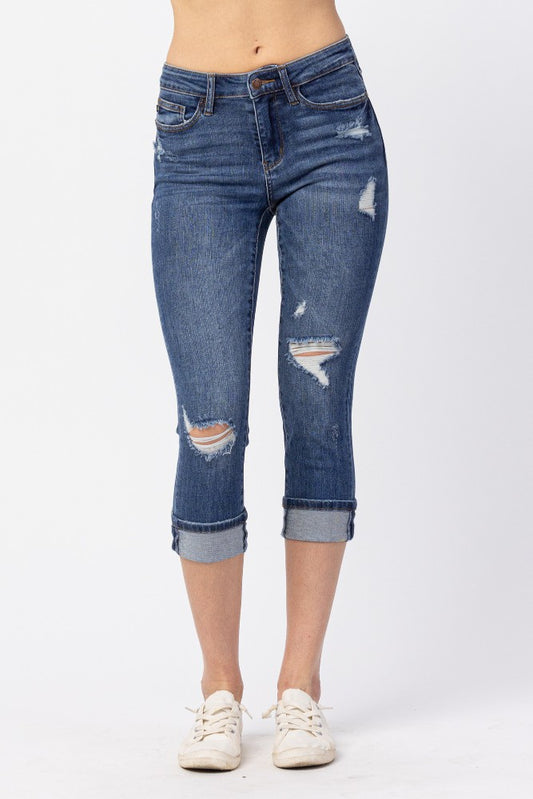 JUDY BLUE Mid Rise Cuffed Distressed Capri