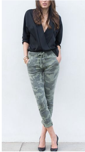 ELASTIC WAISTBAND CRINKLE DENIM PANTS in ARMY GREEN CAMO