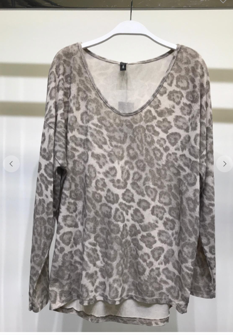 LEOPARD PRINT LONG SLEEVE KNIT TOP