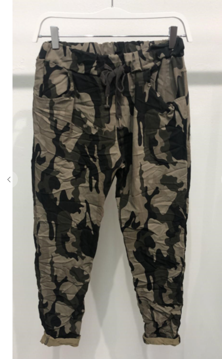 CAMOUFLAGE ELASTIC WAISTBAND CRINKLE PANTS IN ARMY GREEN