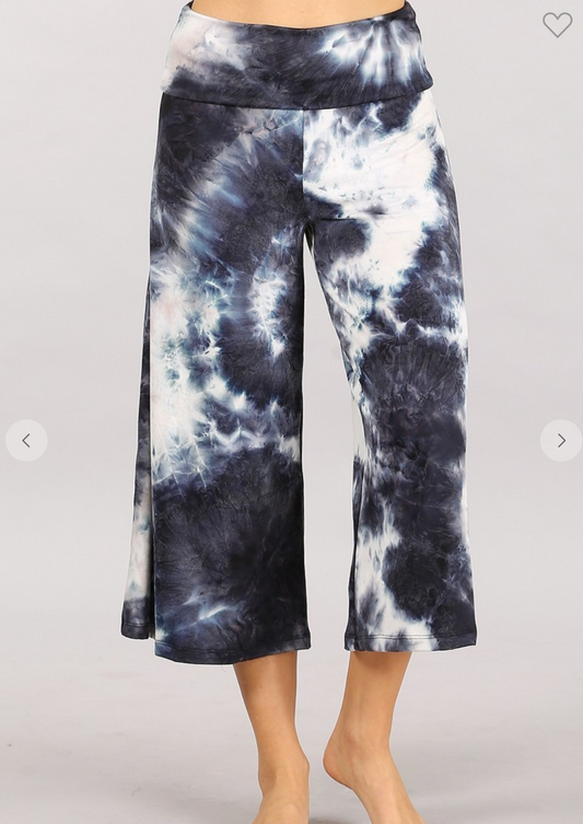 BLACK MULTI Casual tie dye gaucho pants in a cropped length and wide legs for a relaxed fit