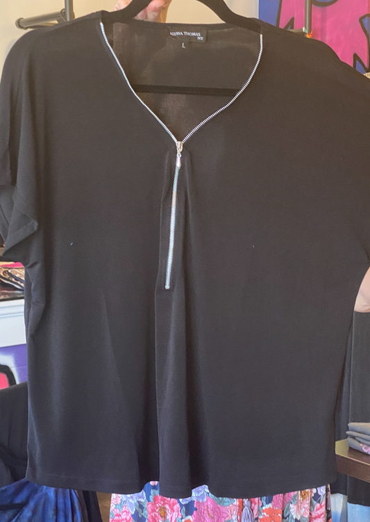 BLACK ZIP UP SS TOP