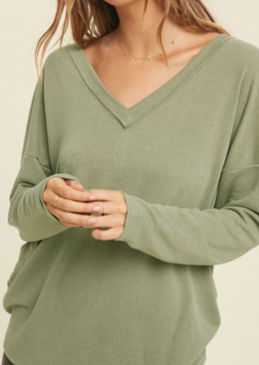 HACCI KNIT TOP WITH RUCHED BACK DETAIL IN OLIVE