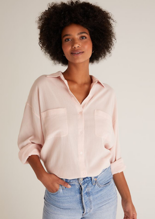 Z SUPPLY LALO BUTTON UP TOP IN PINK SKY