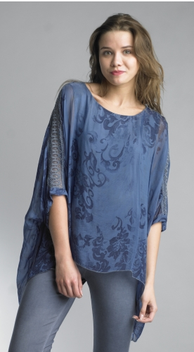 PRINTED TOP IN NAVY AND TAUPE