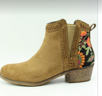EMBROIDERED BOOT IN CAMEL OR BLACK