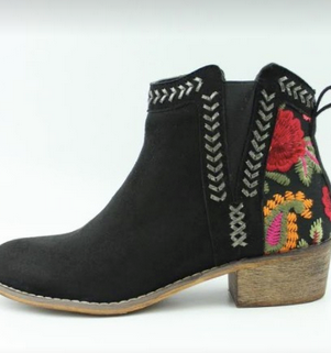EMBROIDERED BOOT IN CAMEL OR BLACK