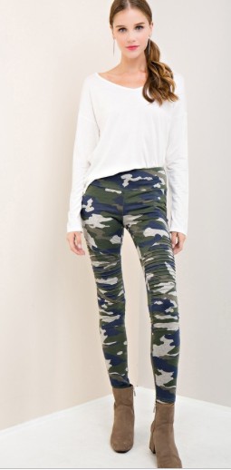 Camo print leggings featuring ribbed details at thighs. Non-sheer. Knit. Lightweight.