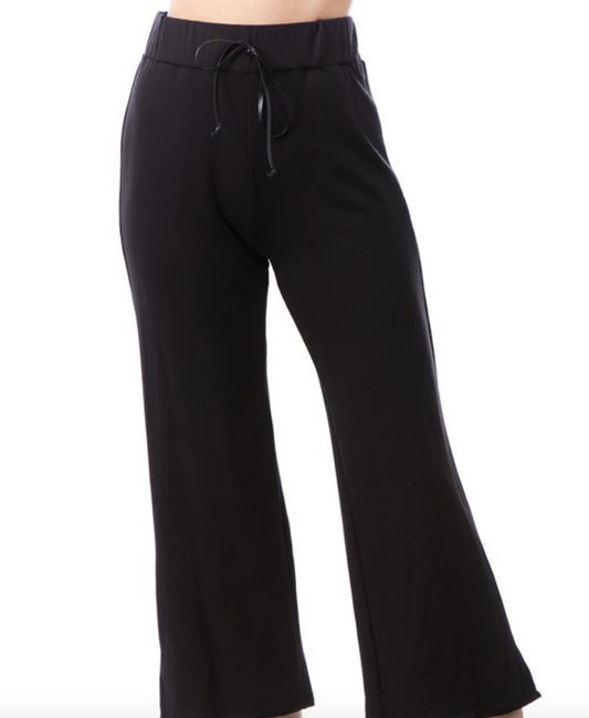SUPER SOFT CROPPED BLACK PANTS