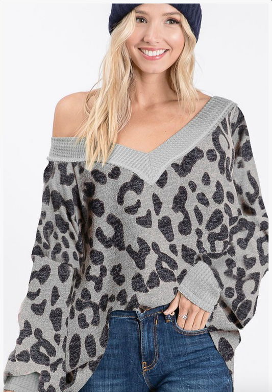 PLUS HAIRY LEOPARD SWEATER V-NECK TOP WITH PUFF SLEEVES