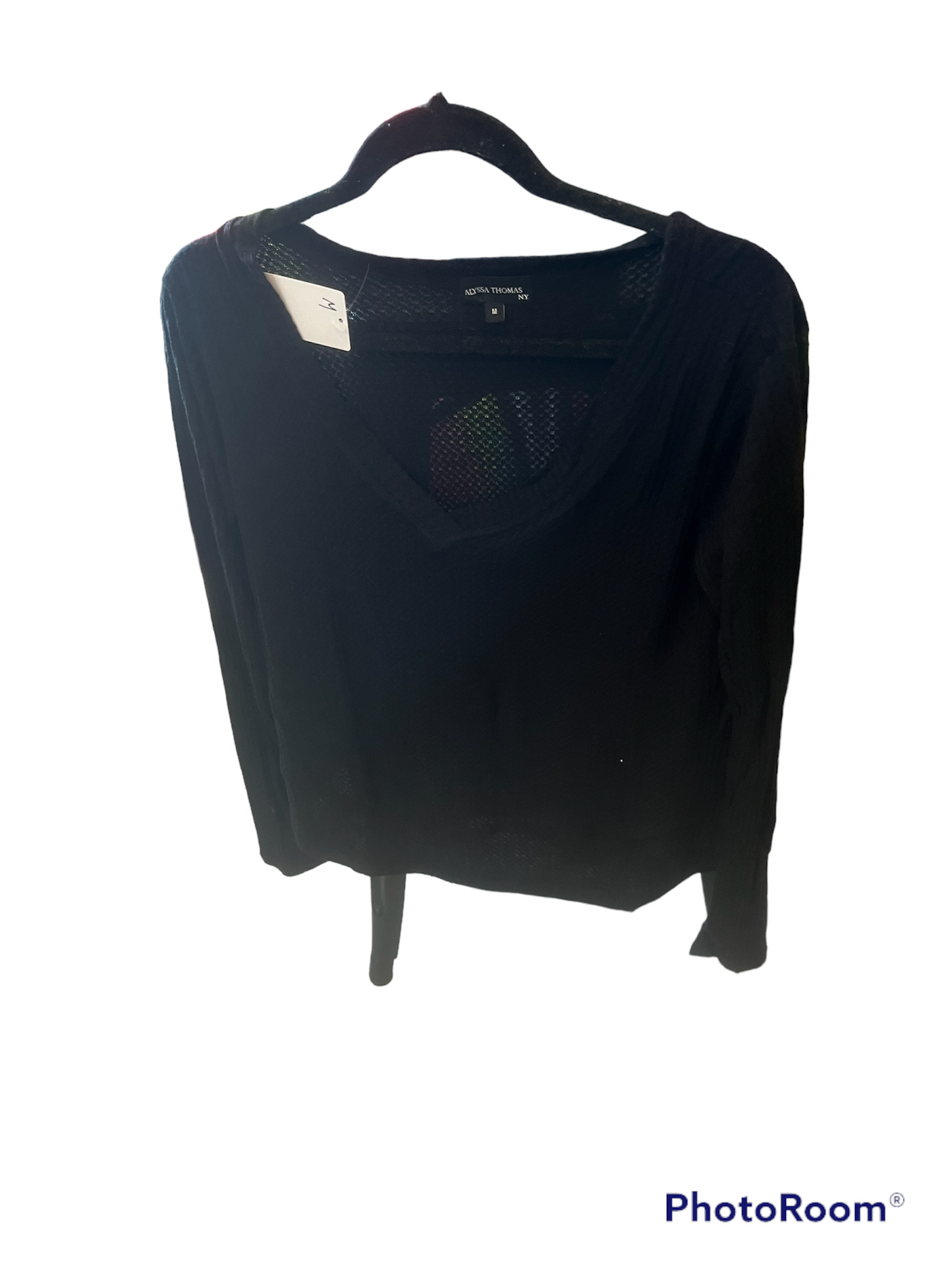 ALYSSA THOMAS BASIC VNECK IN BLACK WITH THUMBHOLES