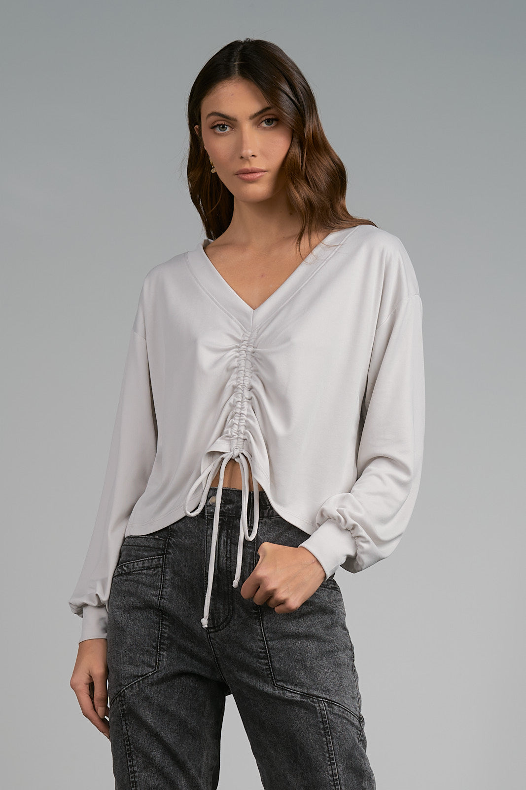 ELAN F22 L/S VNECK CINCHED FRONT TOP IN STONE