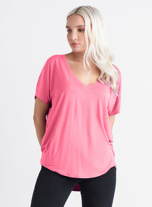 DEX SP23 V NECK KNIT TEE IN HOT PINK